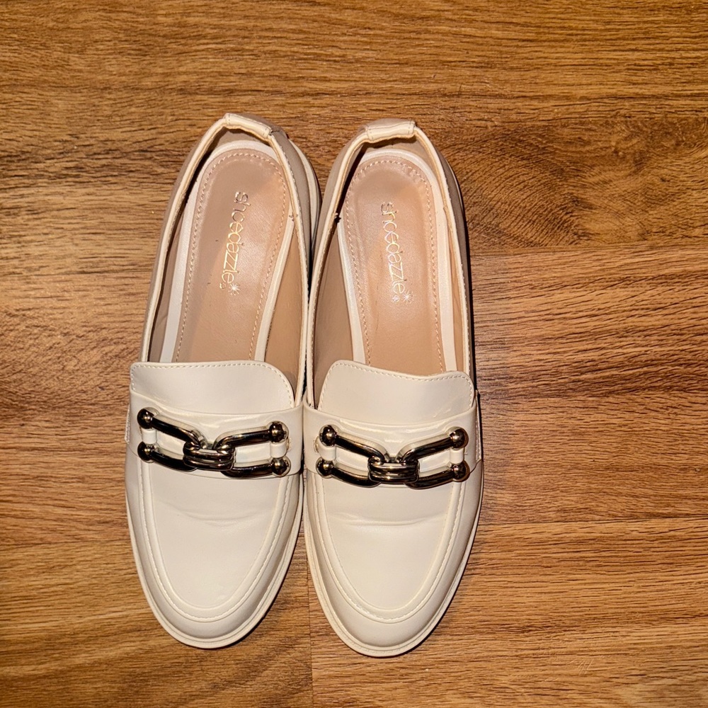 Shoe Dazzle White Loafers with Silver Chain